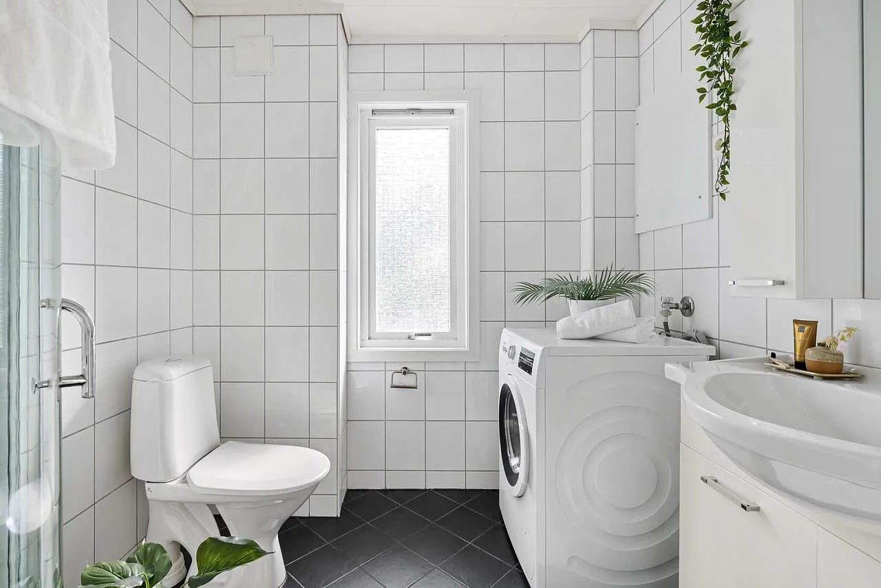 Small Bathroom Ideas: Clever Space-Saving Tips